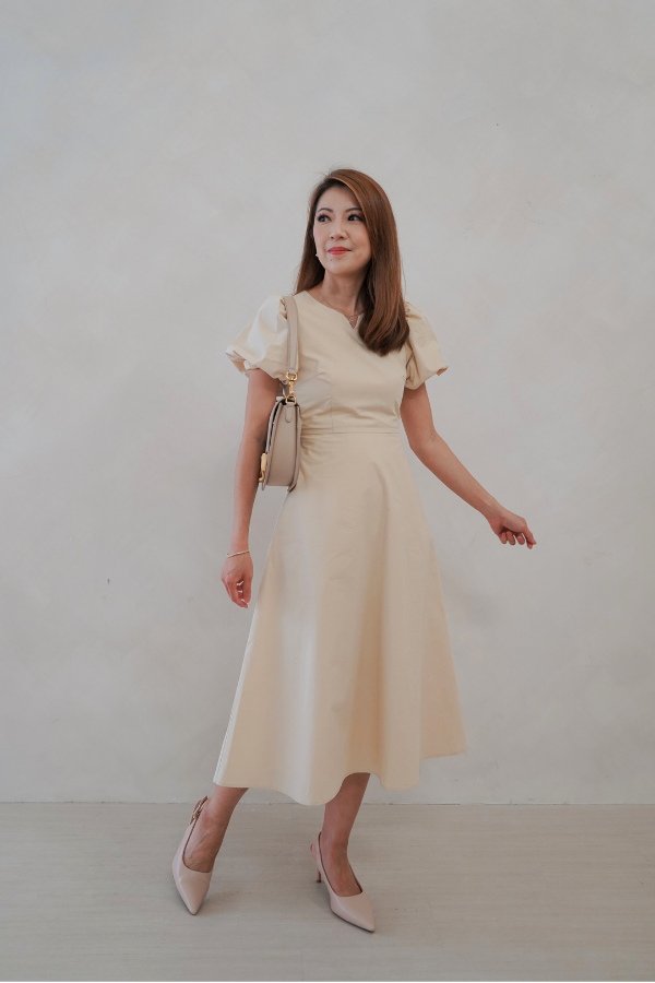 Kinship Puff-Sleeve V Slit Midi Dress - Warm Beige dressedingabe Kinship Puff-Sleeve V Slit Midi Dress - Warm Beige dressedingabe