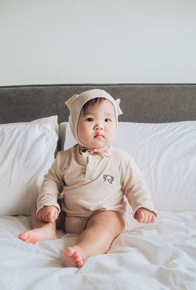 Organic Ribbed Cotton Bodysuit & Bear Hat - Oatmeal